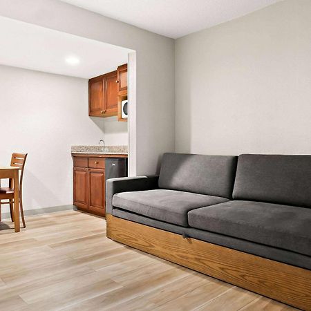 Days Inn & Suites By Wyndham Warren Zewnętrze zdjęcie