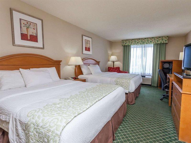 Days Inn & Suites By Wyndham Warren Zewnętrze zdjęcie