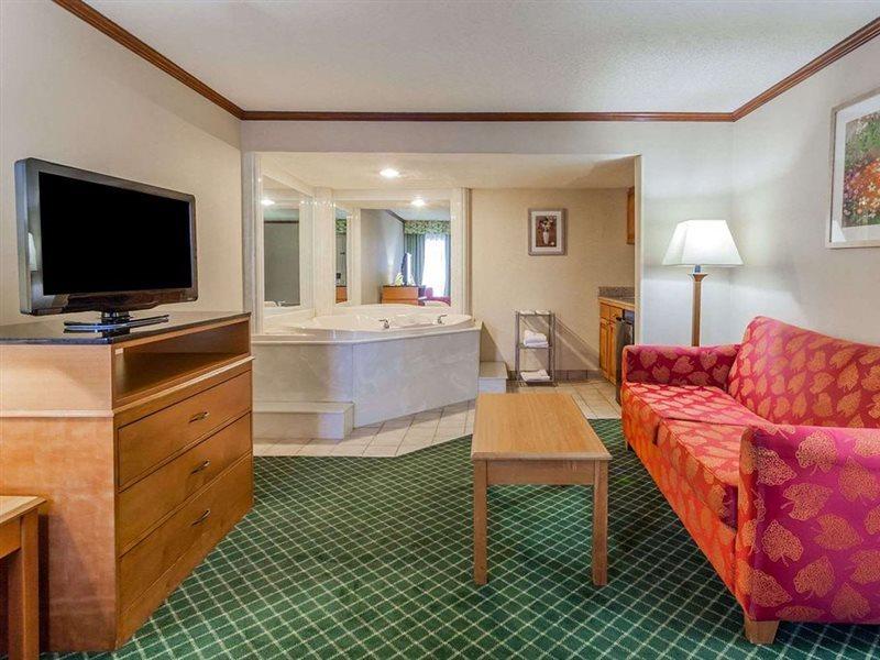 Days Inn & Suites By Wyndham Warren Zewnętrze zdjęcie
