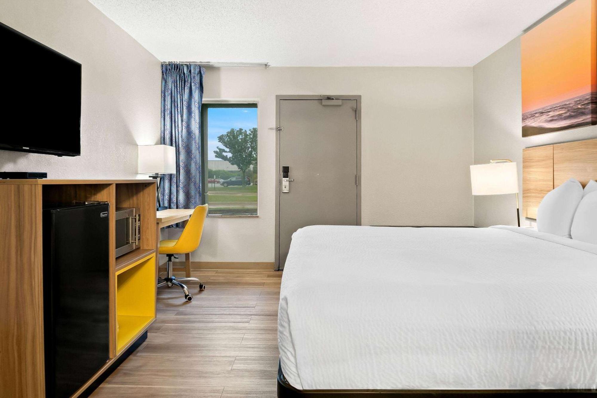 Days Inn & Suites By Wyndham Warren Zewnętrze zdjęcie