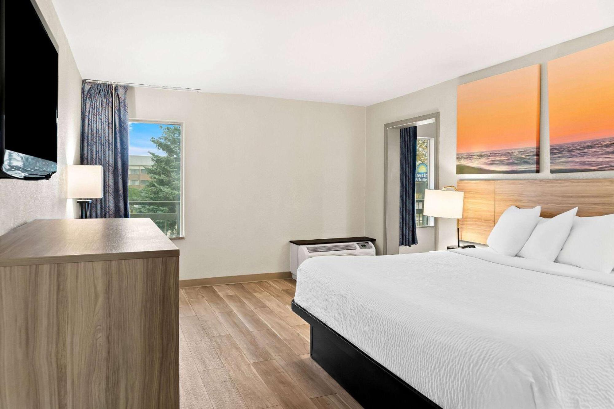 Days Inn & Suites By Wyndham Warren Zewnętrze zdjęcie