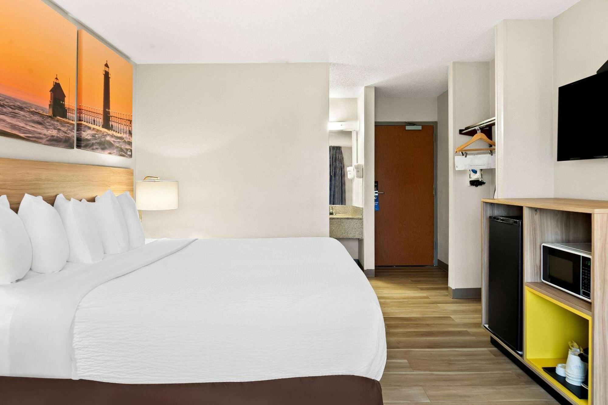 Days Inn & Suites By Wyndham Warren Zewnętrze zdjęcie