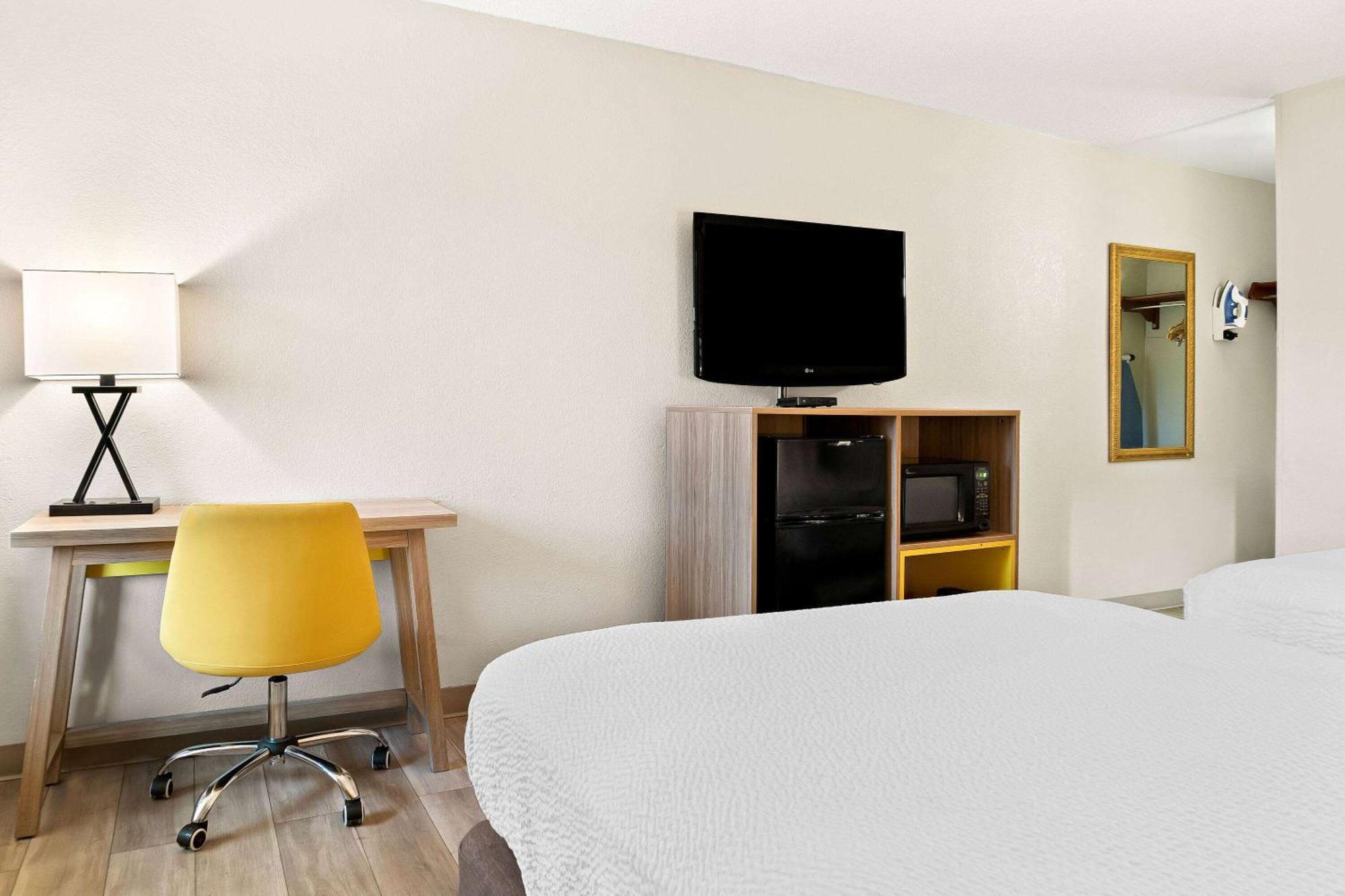 Days Inn & Suites By Wyndham Warren Zewnętrze zdjęcie