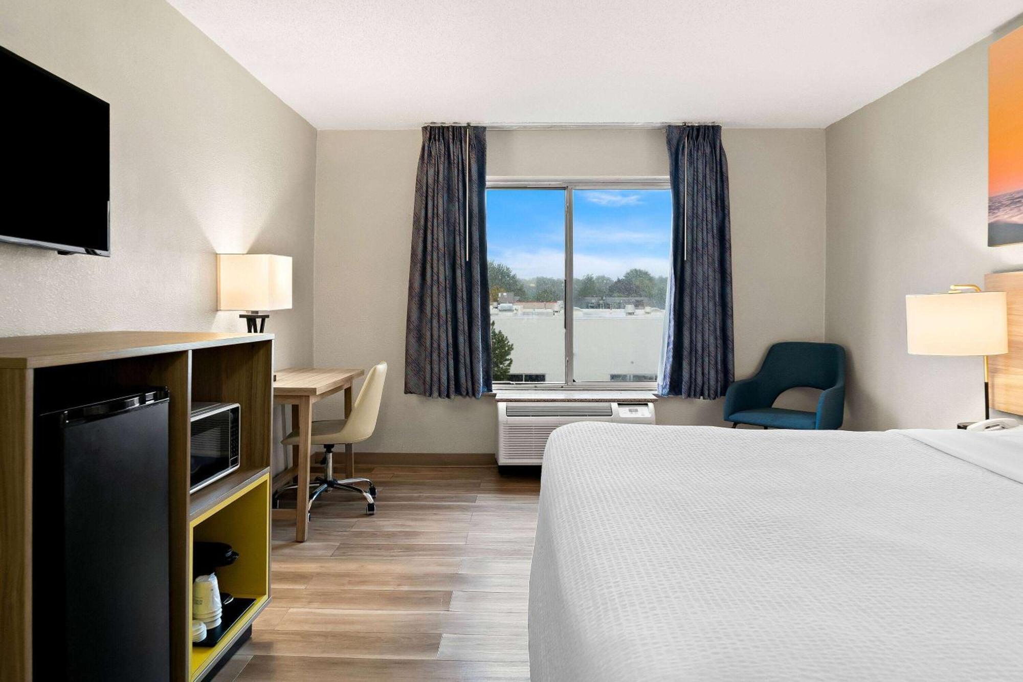 Days Inn & Suites By Wyndham Warren Zewnętrze zdjęcie