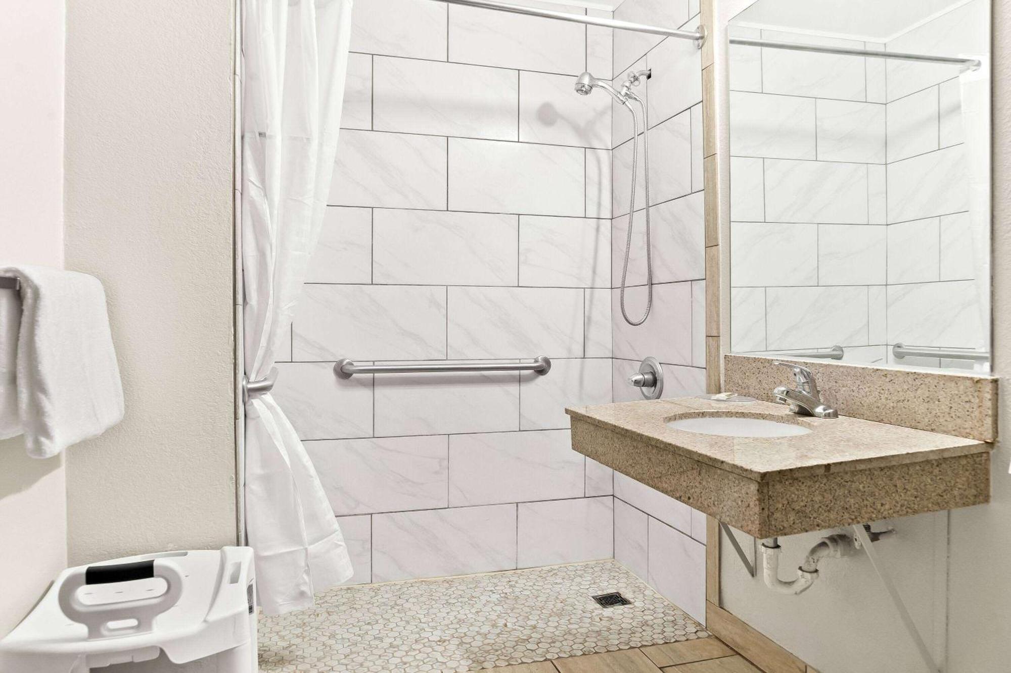 Days Inn & Suites By Wyndham Warren Zewnętrze zdjęcie