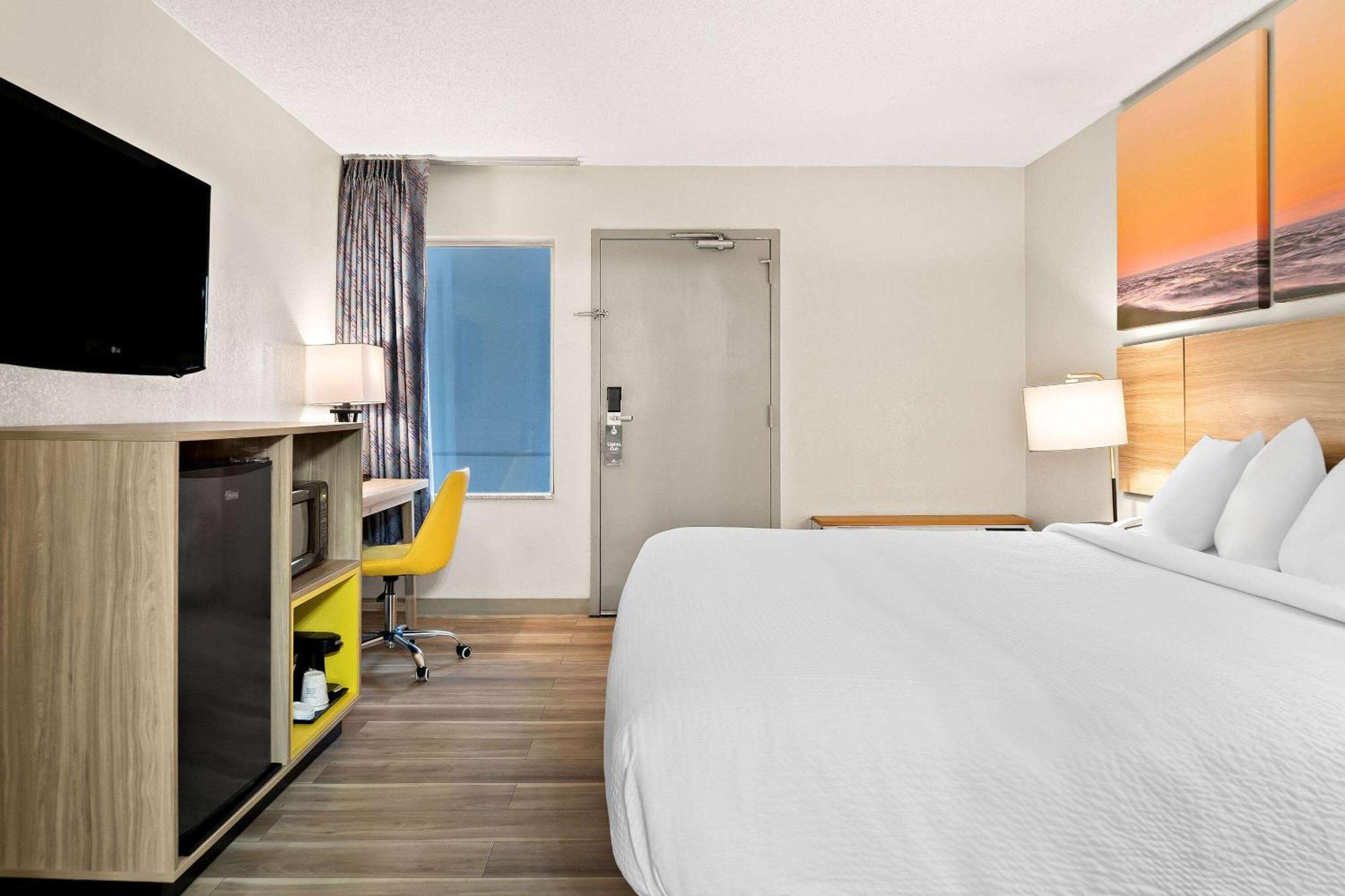 Days Inn & Suites By Wyndham Warren Zewnętrze zdjęcie